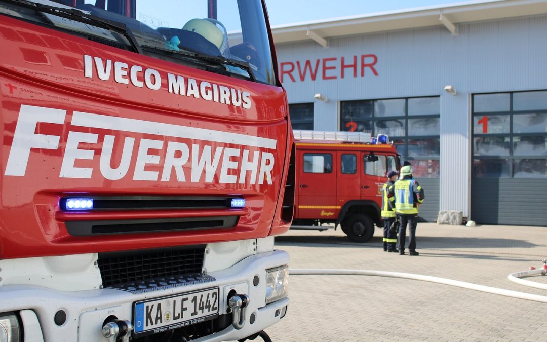 Dinas Damkar Sekadau Padamkan Kebakaran di Pinggir Sungai